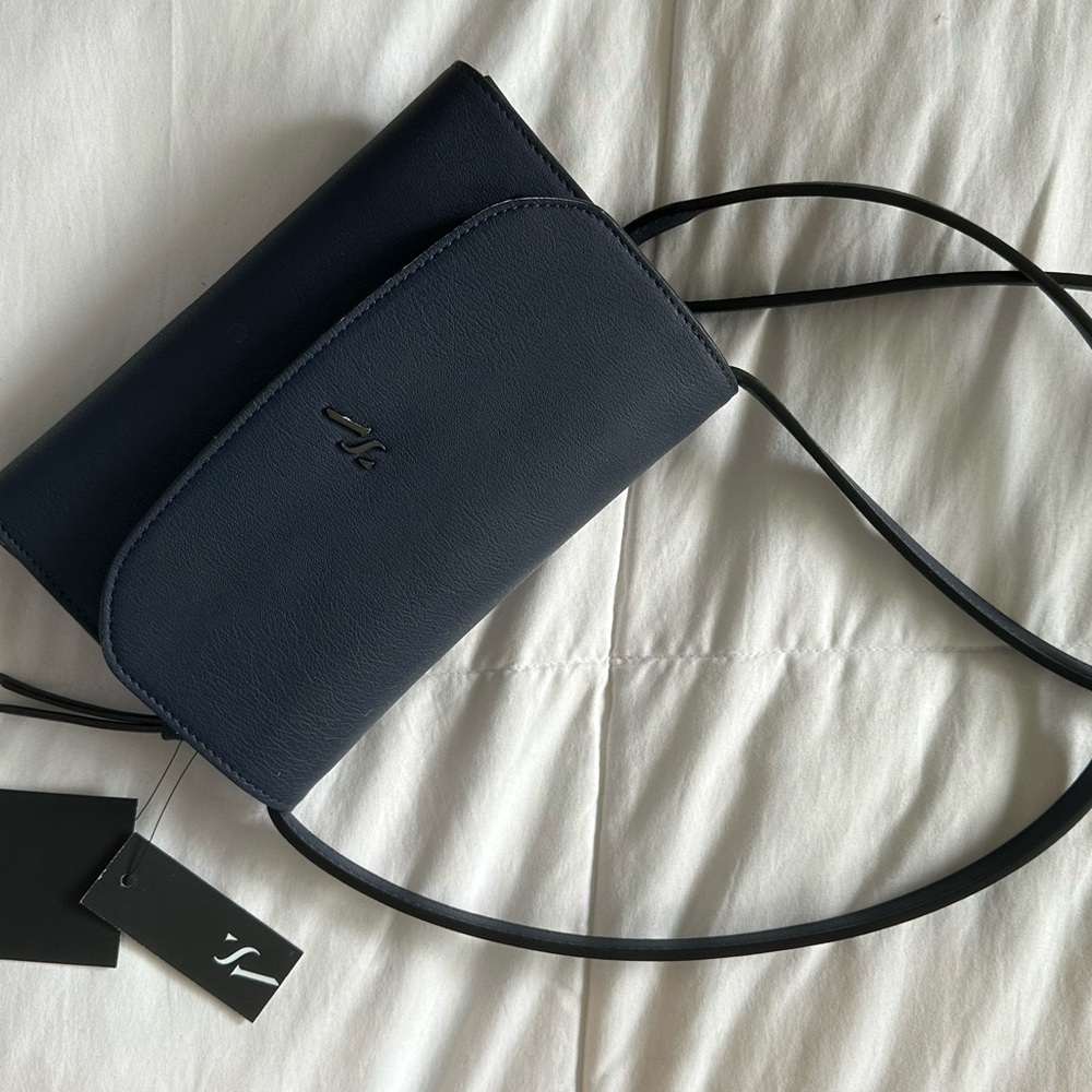 Elegant Blue Crossbody Bag with Adjustable Strap